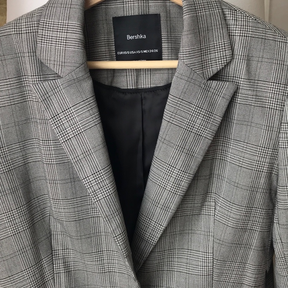 Blazer - Picture 2 of 2